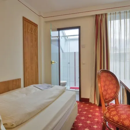 Condor 3* Munich