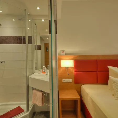 Condor Hotel 3*